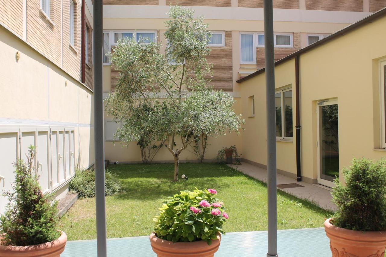 Casa Per Ferie San Juan De Avila - Rome — Photos 1